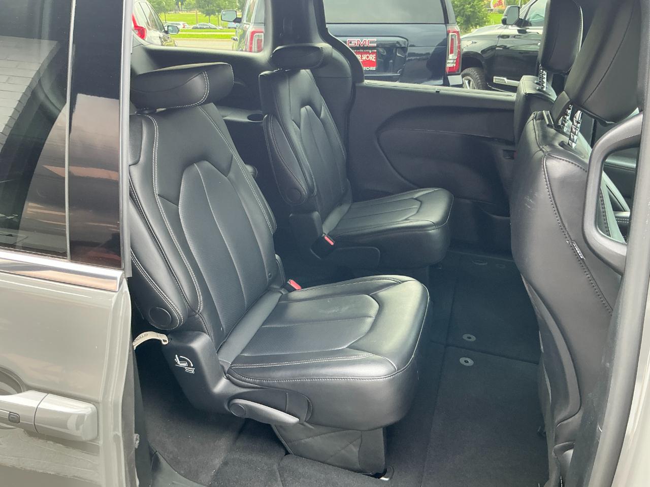 Chrysler Pacifica Select FWD 2025