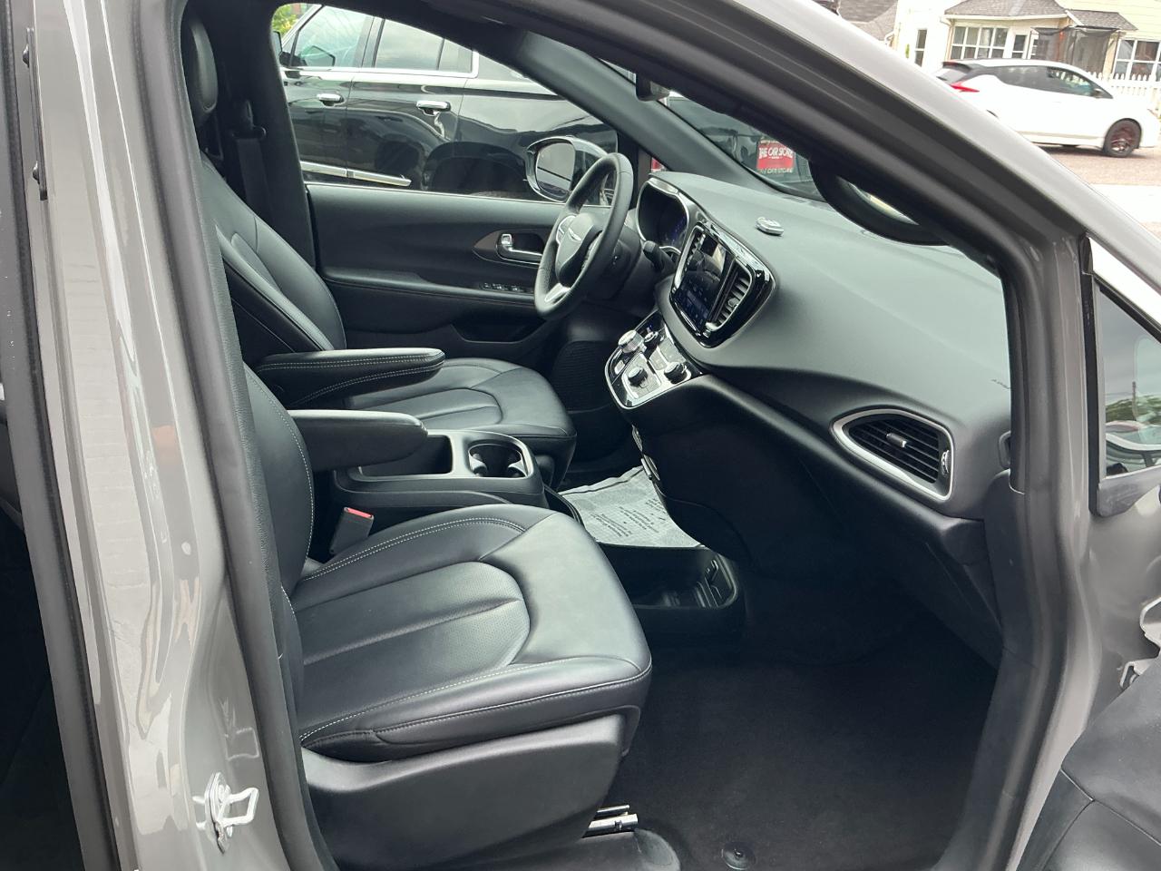 Chrysler Pacifica Select FWD 2025