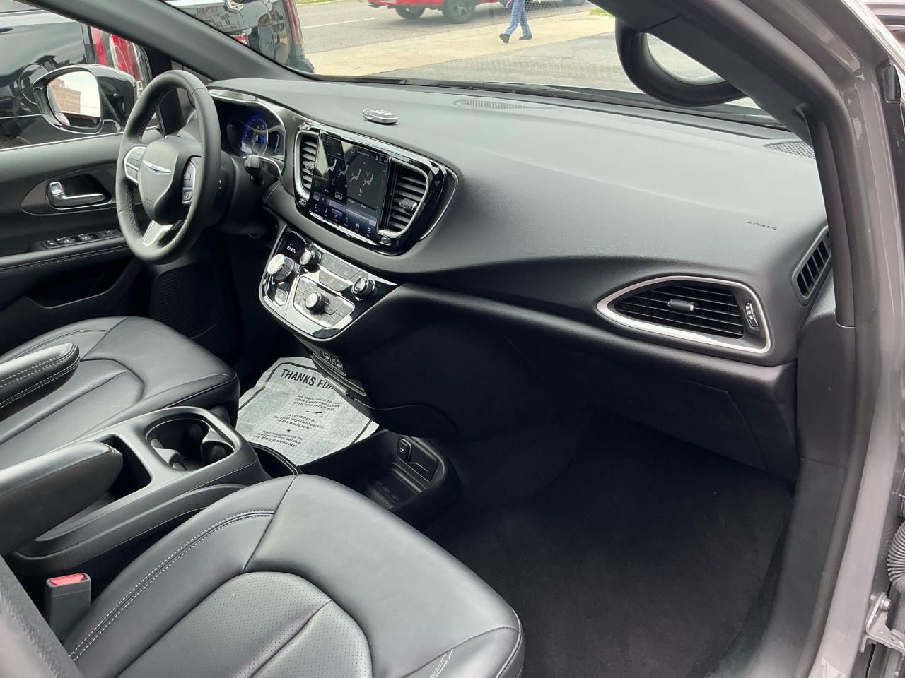 Chrysler Pacifica Select FWD 2025