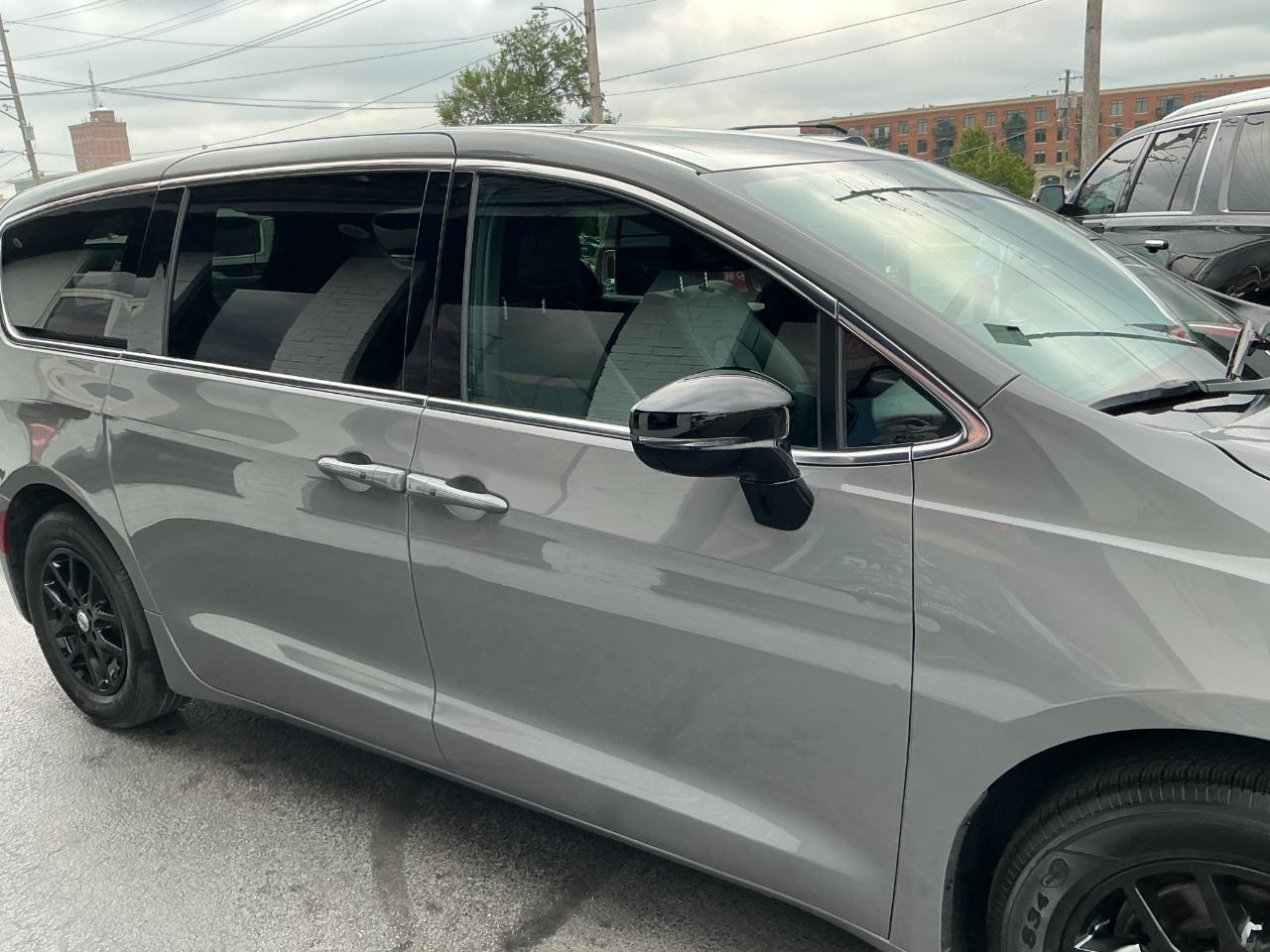 Chrysler Pacifica Select FWD 2025
