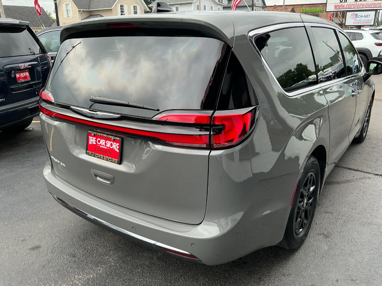 Chrysler Pacifica Select FWD 2025