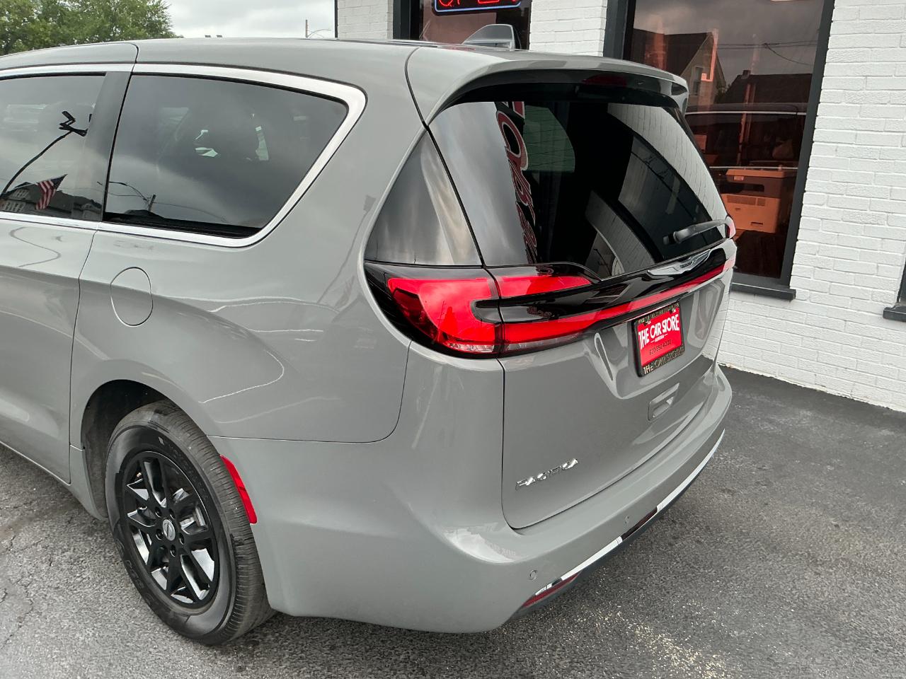 Chrysler Pacifica Select FWD 2025