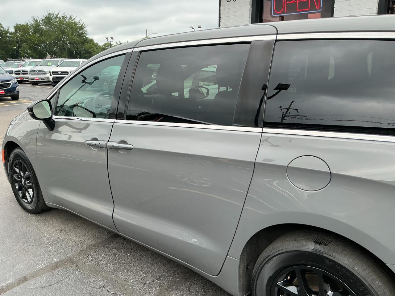 Chrysler Pacifica Select FWD 2025