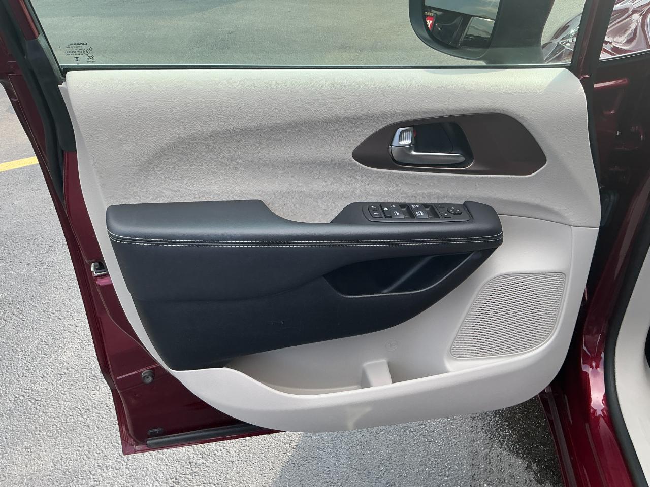 Chrysler Voyager LX FWD 2023