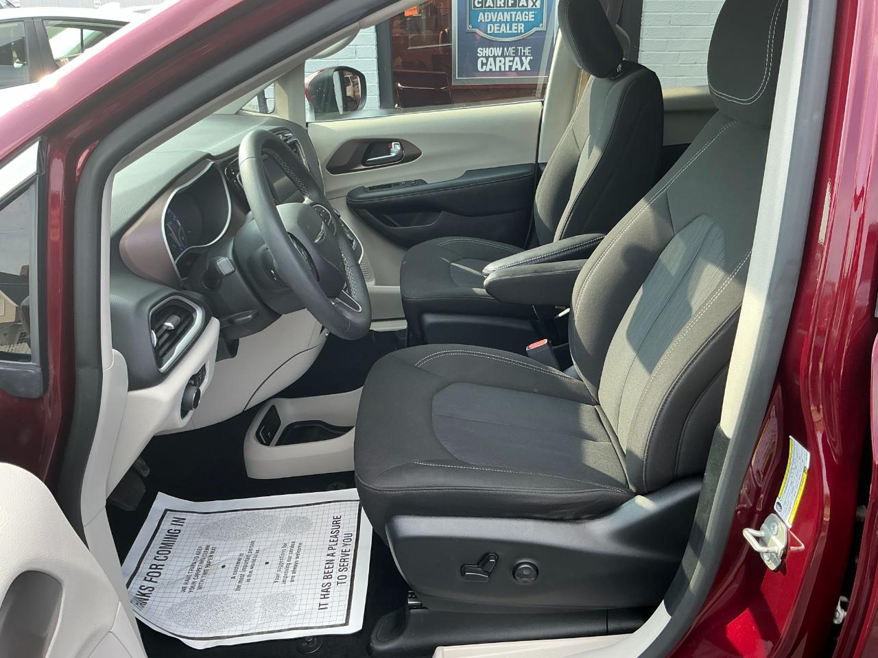 Chrysler Voyager LX FWD 2023