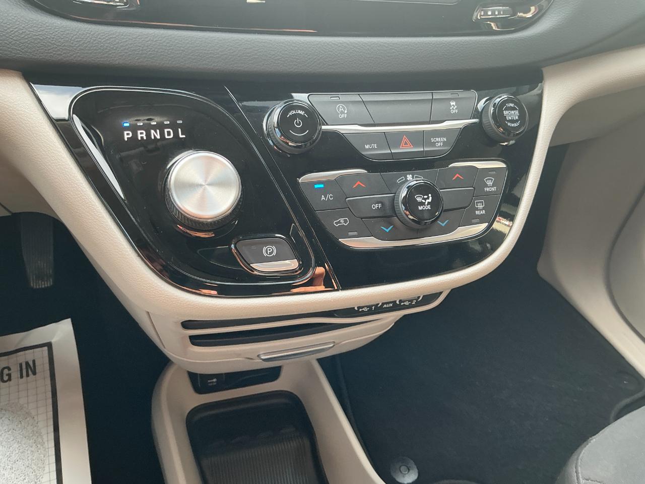 Chrysler Voyager LX FWD 2023