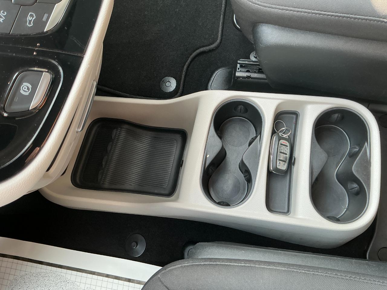 Chrysler Voyager LX FWD 2023