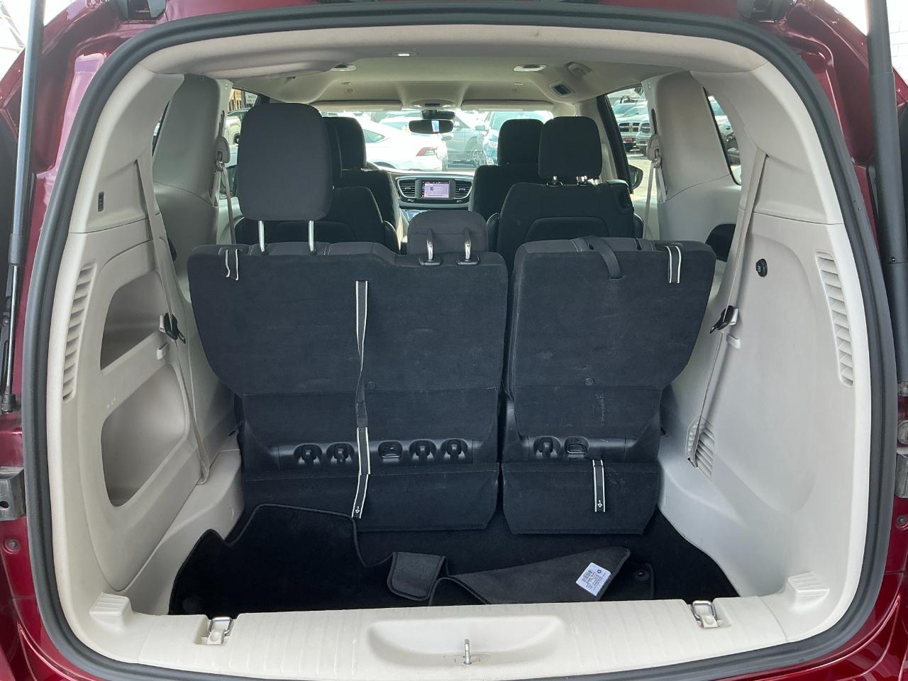 Chrysler Voyager LX FWD 2023