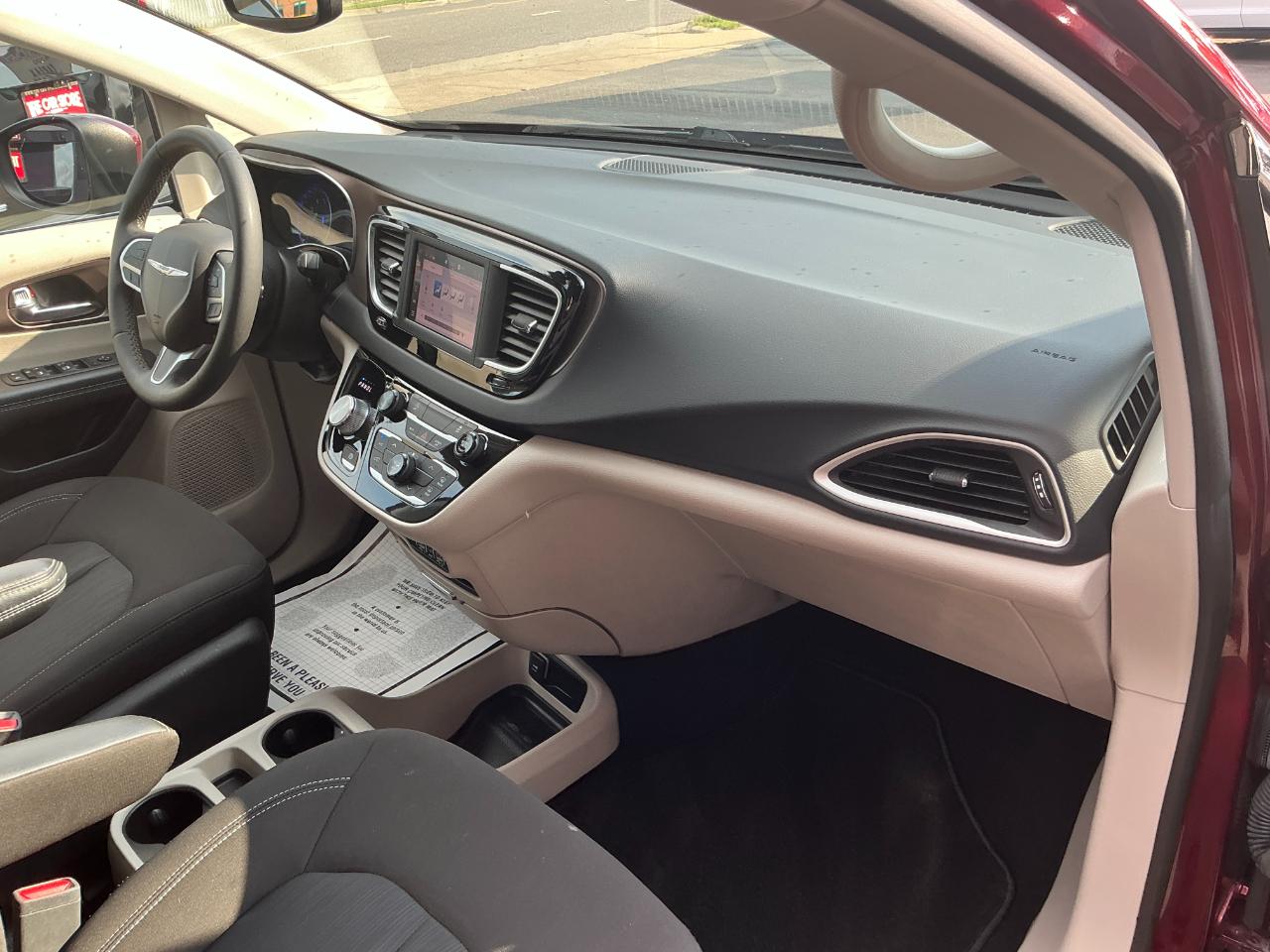 Chrysler Voyager LX FWD 2023