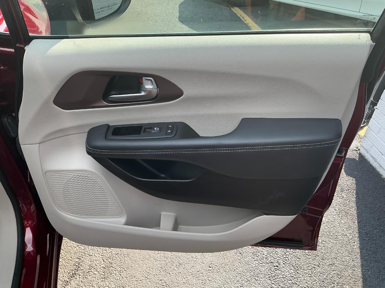 Chrysler Voyager LX FWD 2023