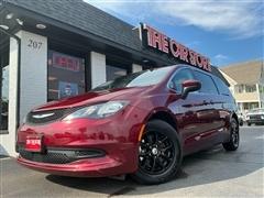 2023 Chrysler Voyager 