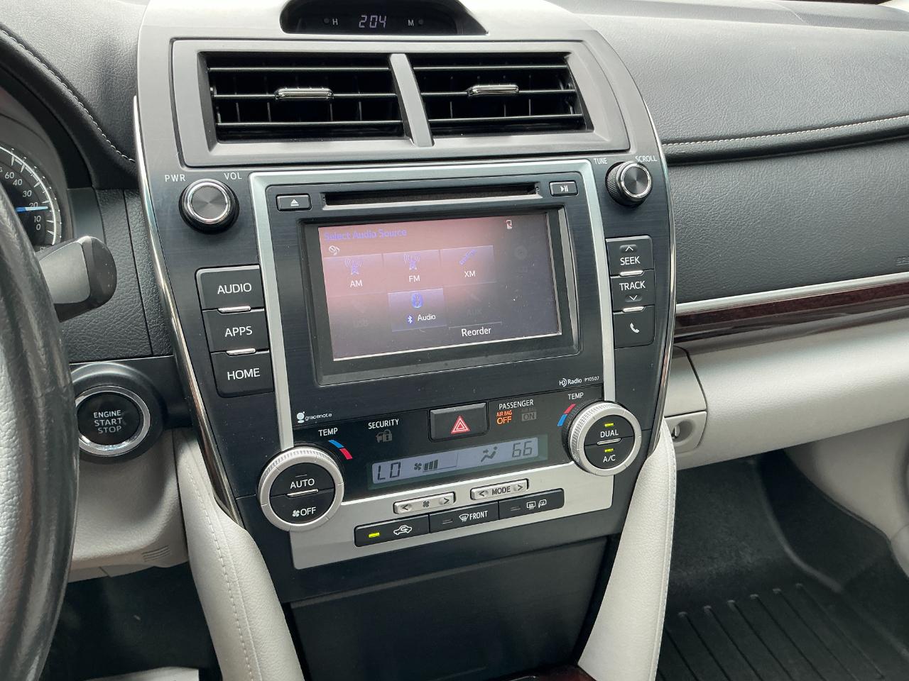 Toyota Camry 2014.5 4dr Sdn I4 Auto XLE (Natl) 2014
