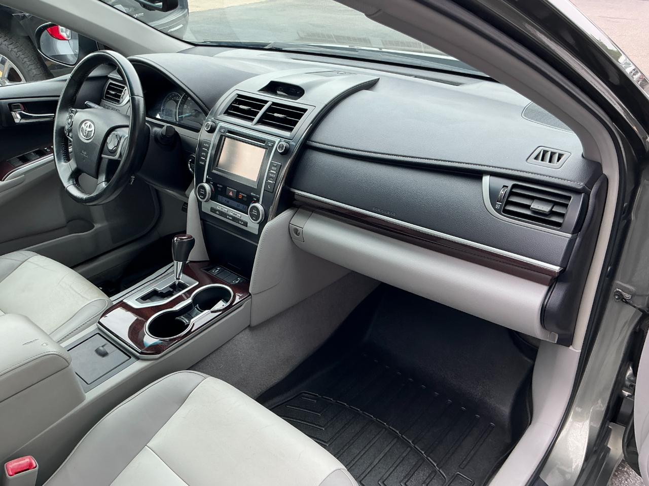 Toyota Camry 2014.5 4dr Sdn I4 Auto XLE (Natl) 2014