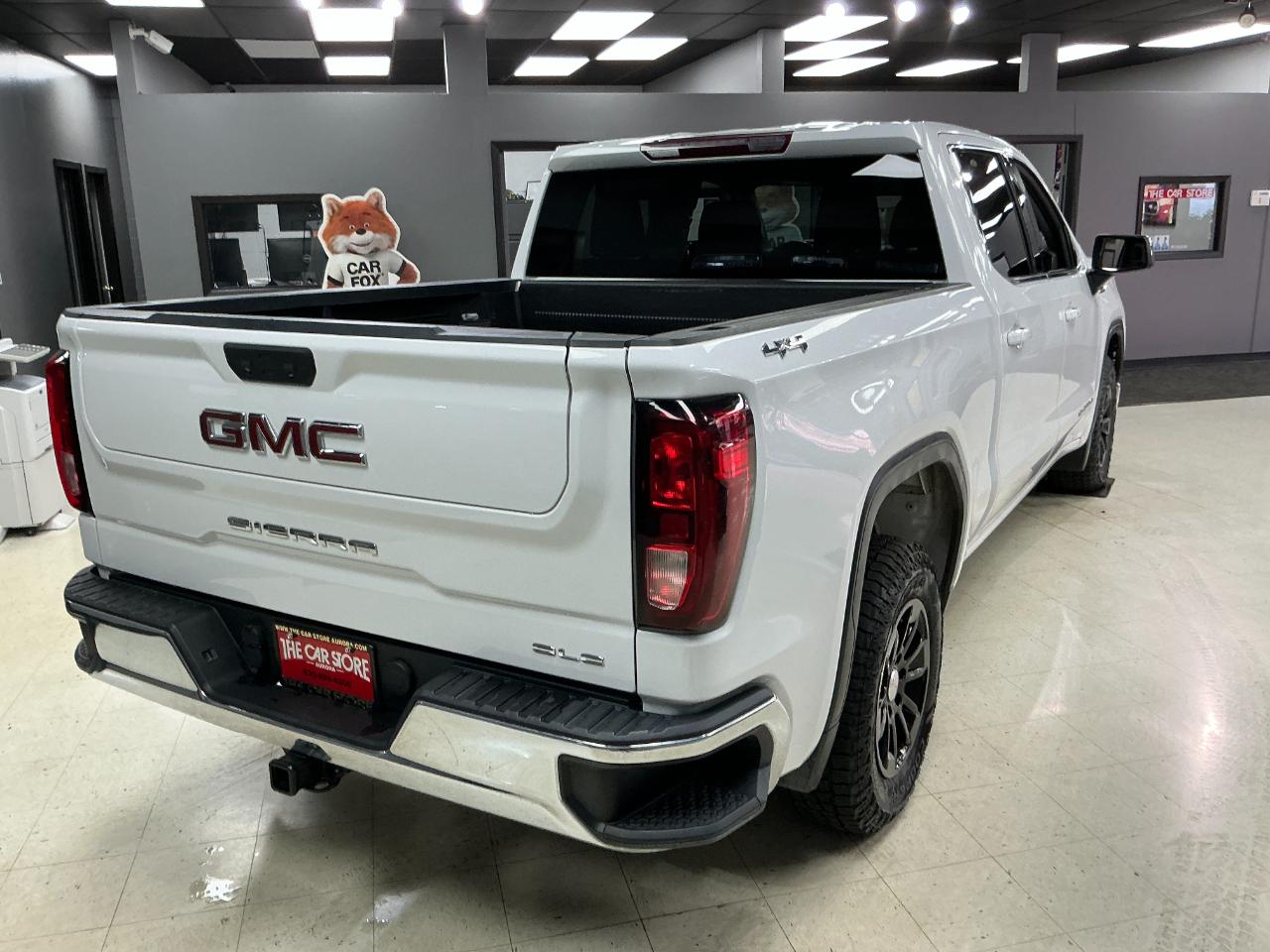GMC Sierra 1500 4WD Crew Cab 147" SLE 2024