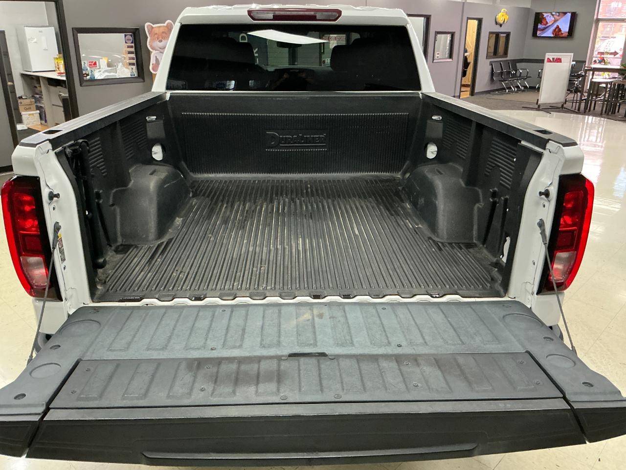 GMC Sierra 1500 4WD Crew Cab 147" SLE 2024