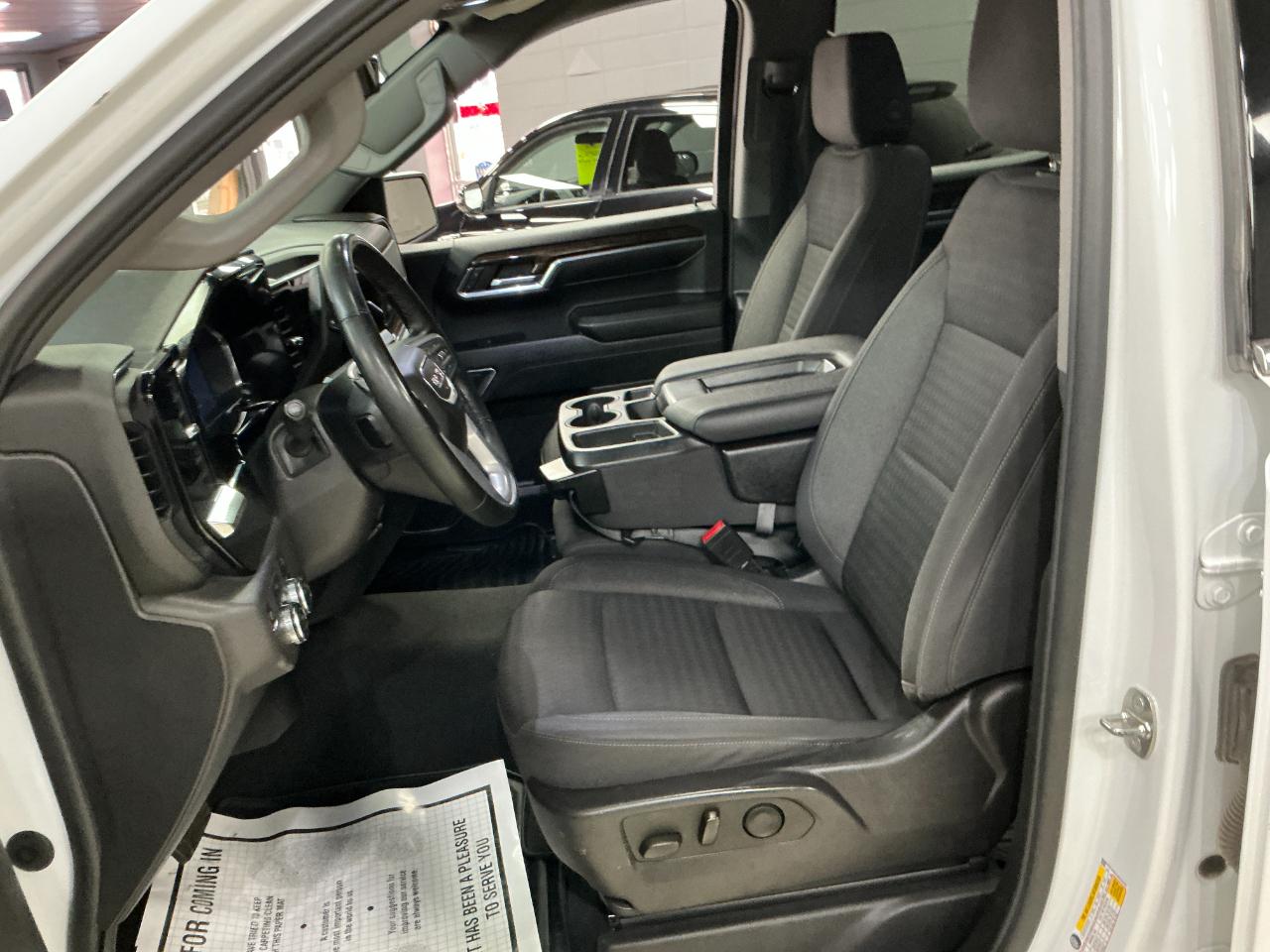 GMC Sierra 1500 4WD Crew Cab 147" SLE 2024