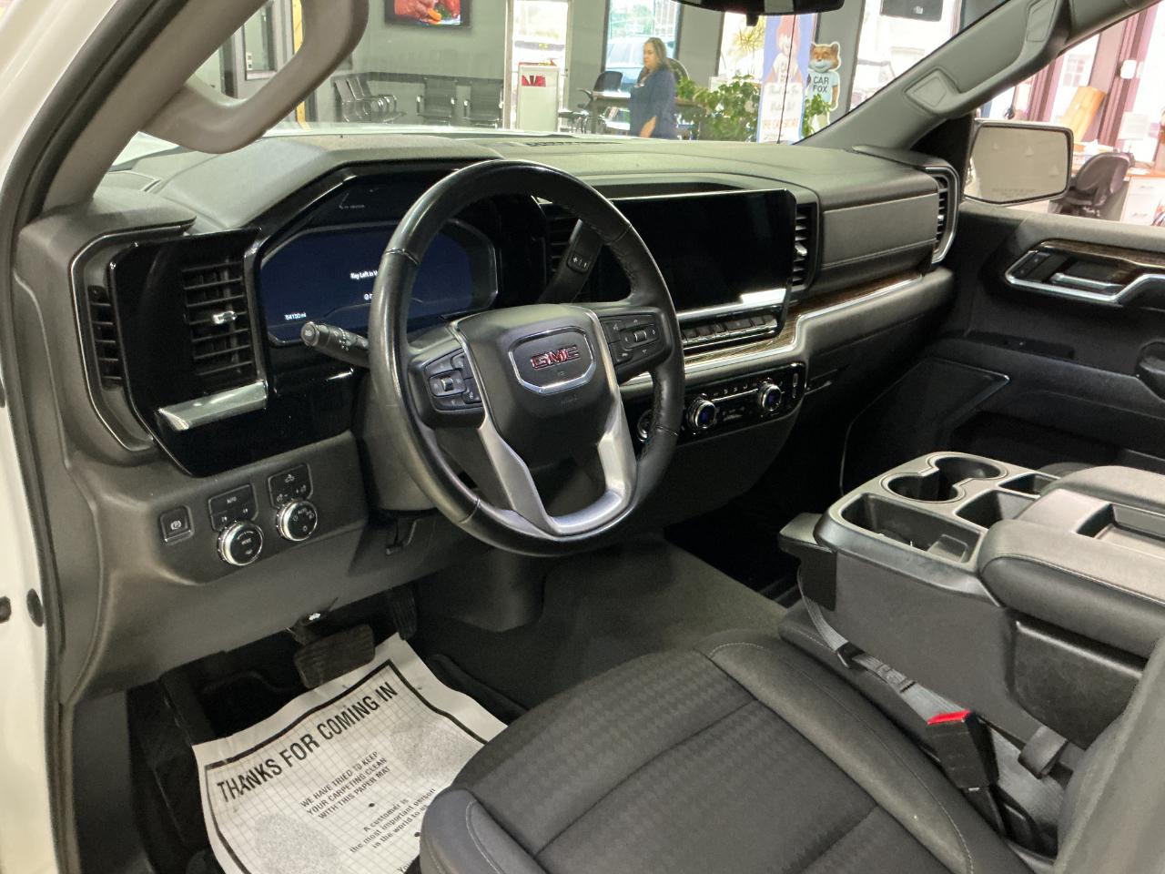 GMC Sierra 1500 4WD Crew Cab 147" SLE 2024