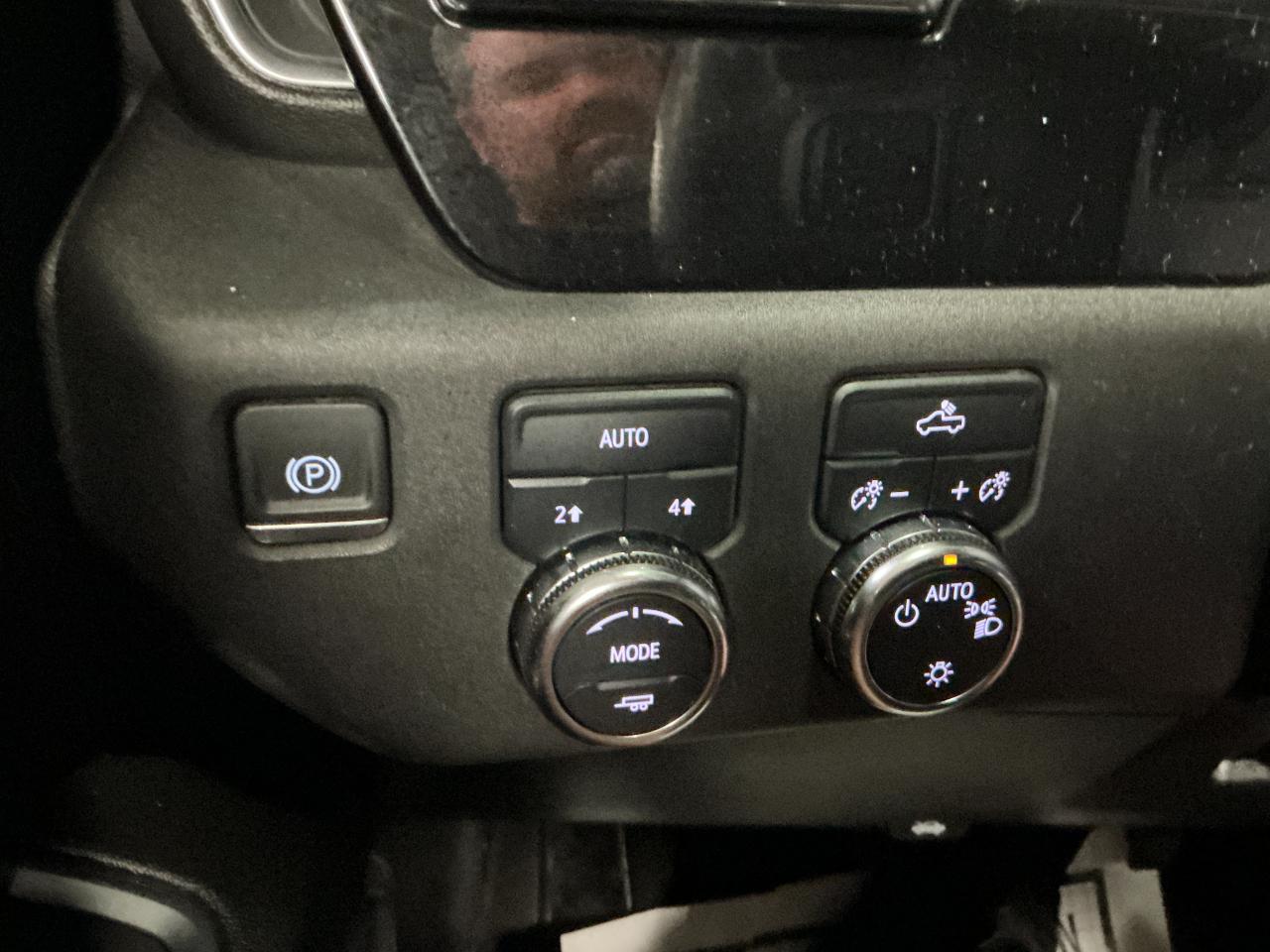 GMC Sierra 1500 4WD Crew Cab 147" SLE 2024