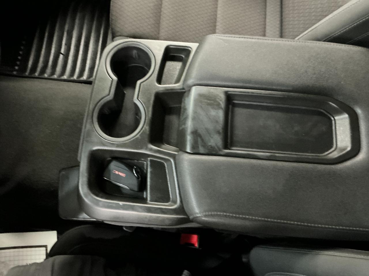 GMC Sierra 1500 4WD Crew Cab 147" SLE 2024
