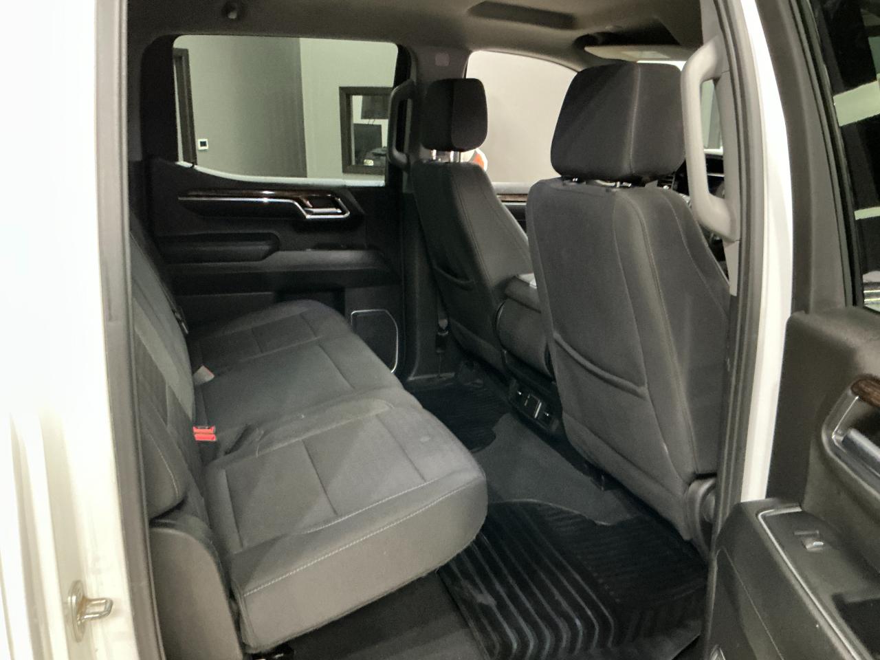 GMC Sierra 1500 4WD Crew Cab 147" SLE 2024