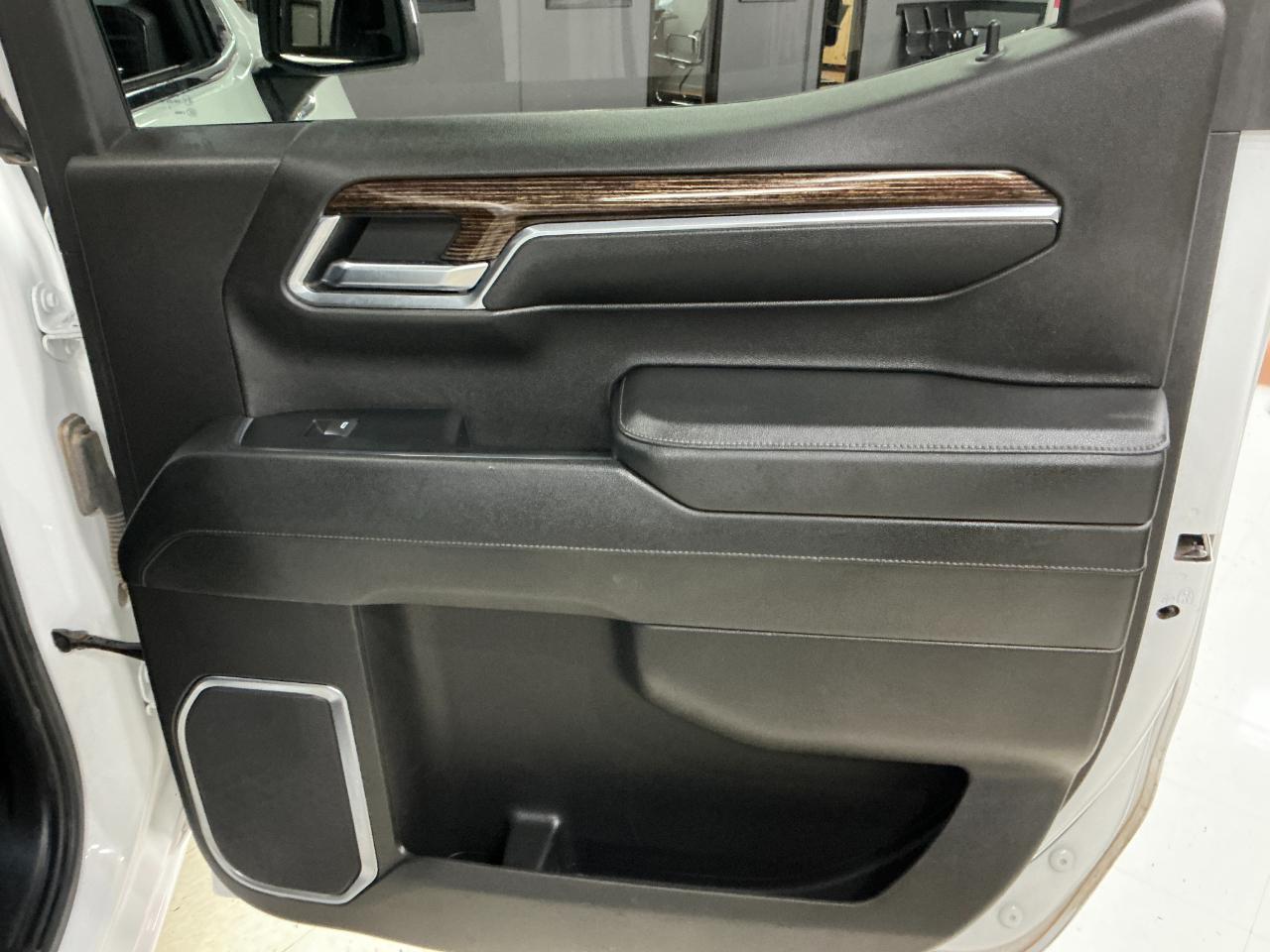 GMC Sierra 1500 4WD Crew Cab 147" SLE 2024