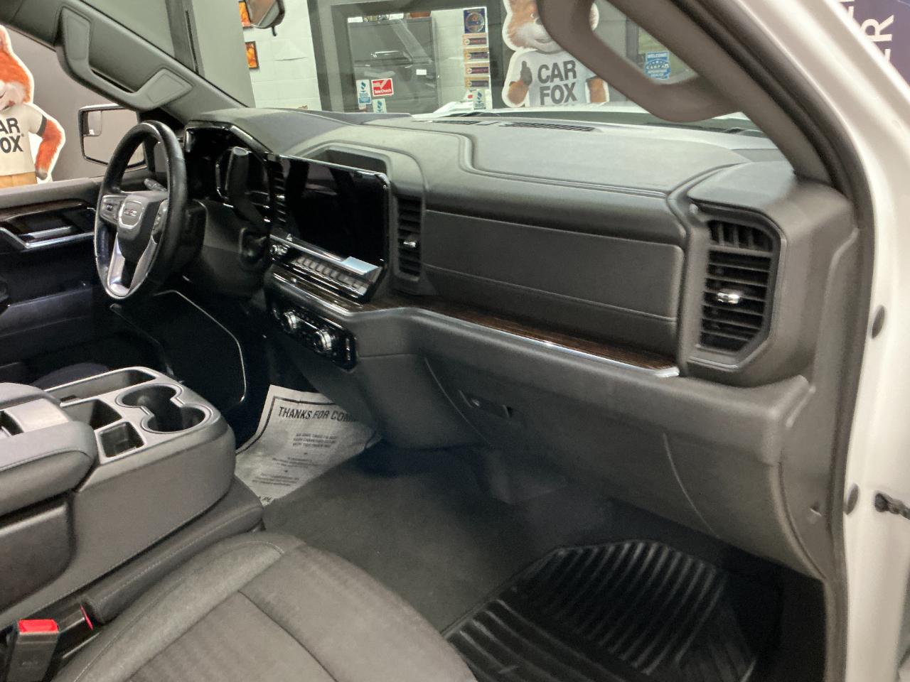 GMC Sierra 1500 4WD Crew Cab 147" SLE 2024