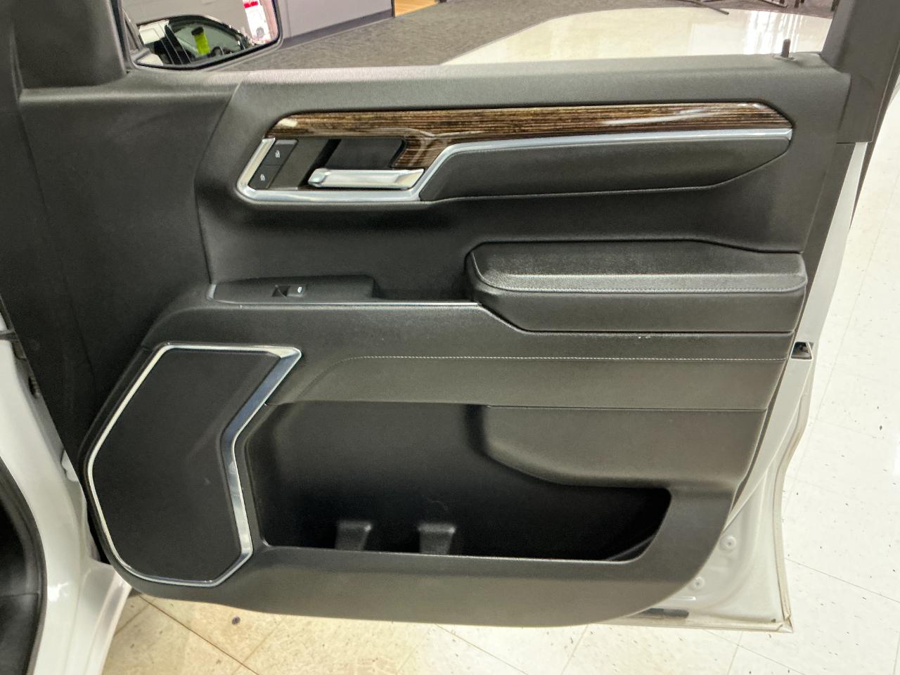 GMC Sierra 1500 4WD Crew Cab 147" SLE 2024