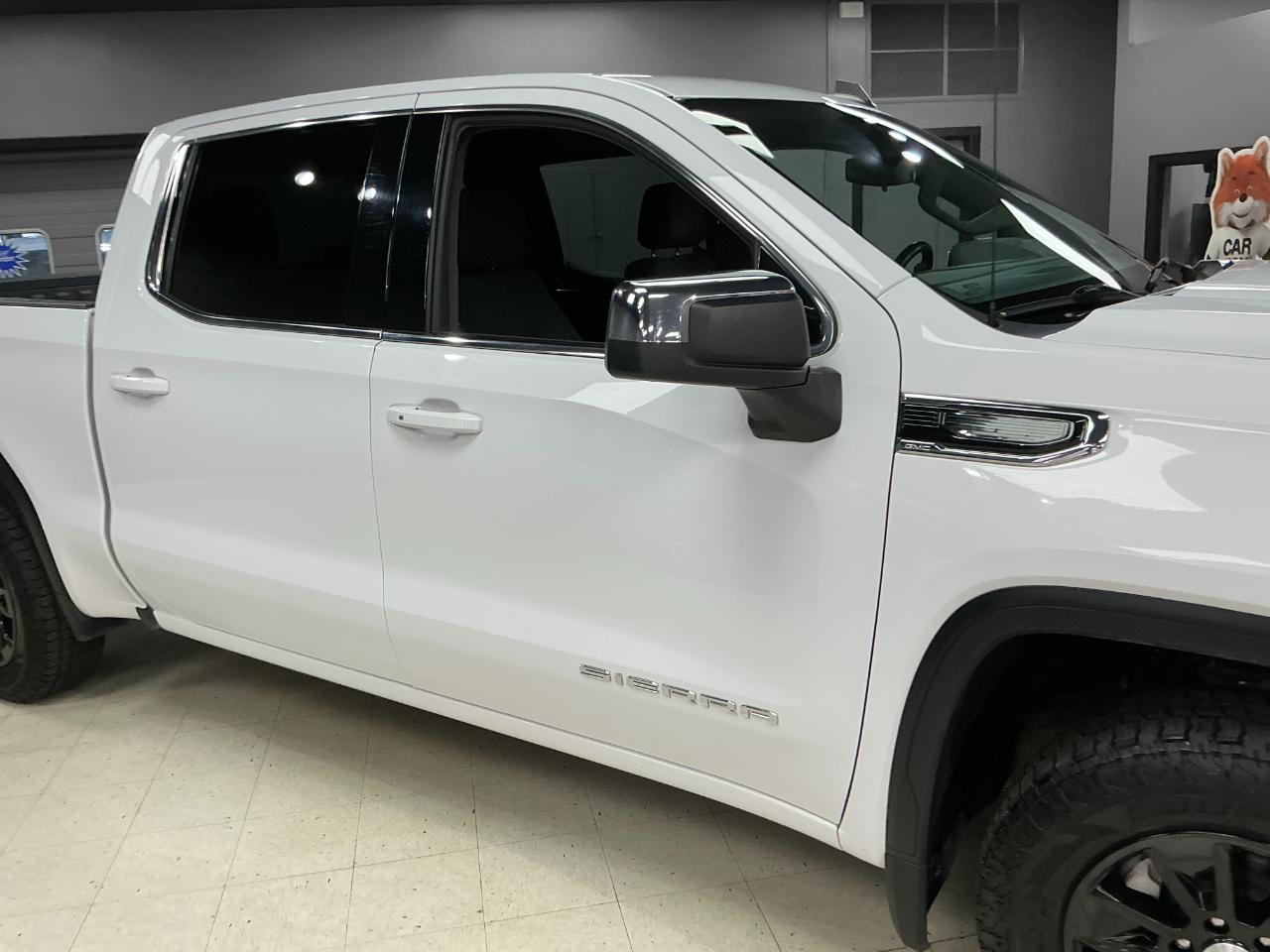 GMC Sierra 1500 4WD Crew Cab 147" SLE 2024