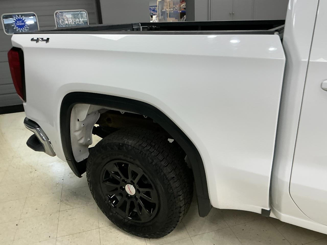 GMC Sierra 1500 4WD Crew Cab 147" SLE 2024