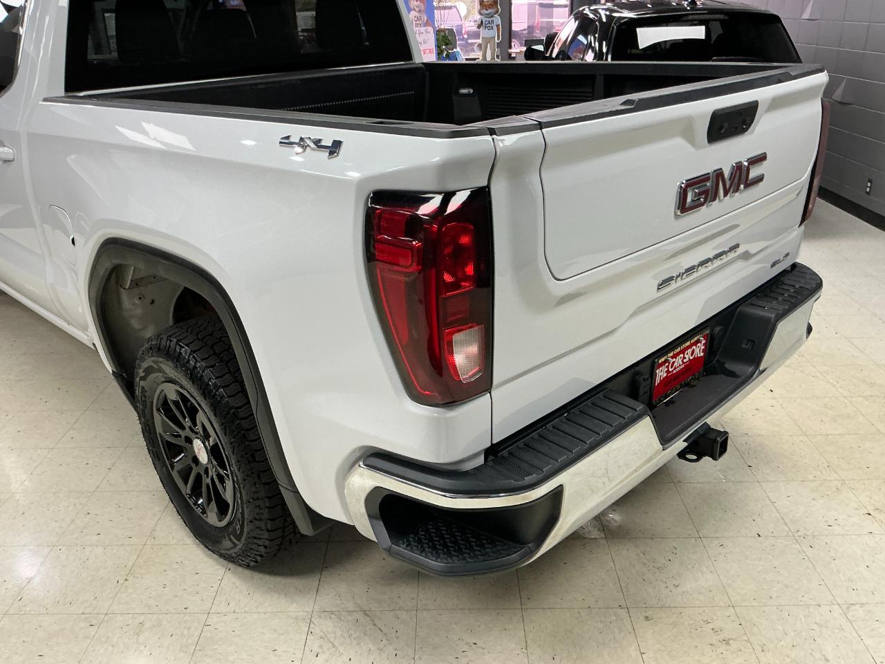 GMC Sierra 1500 4WD Crew Cab 147" SLE 2024
