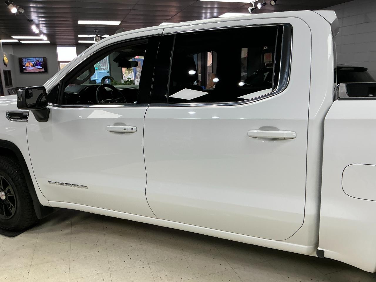GMC Sierra 1500 4WD Crew Cab 147" SLE 2024
