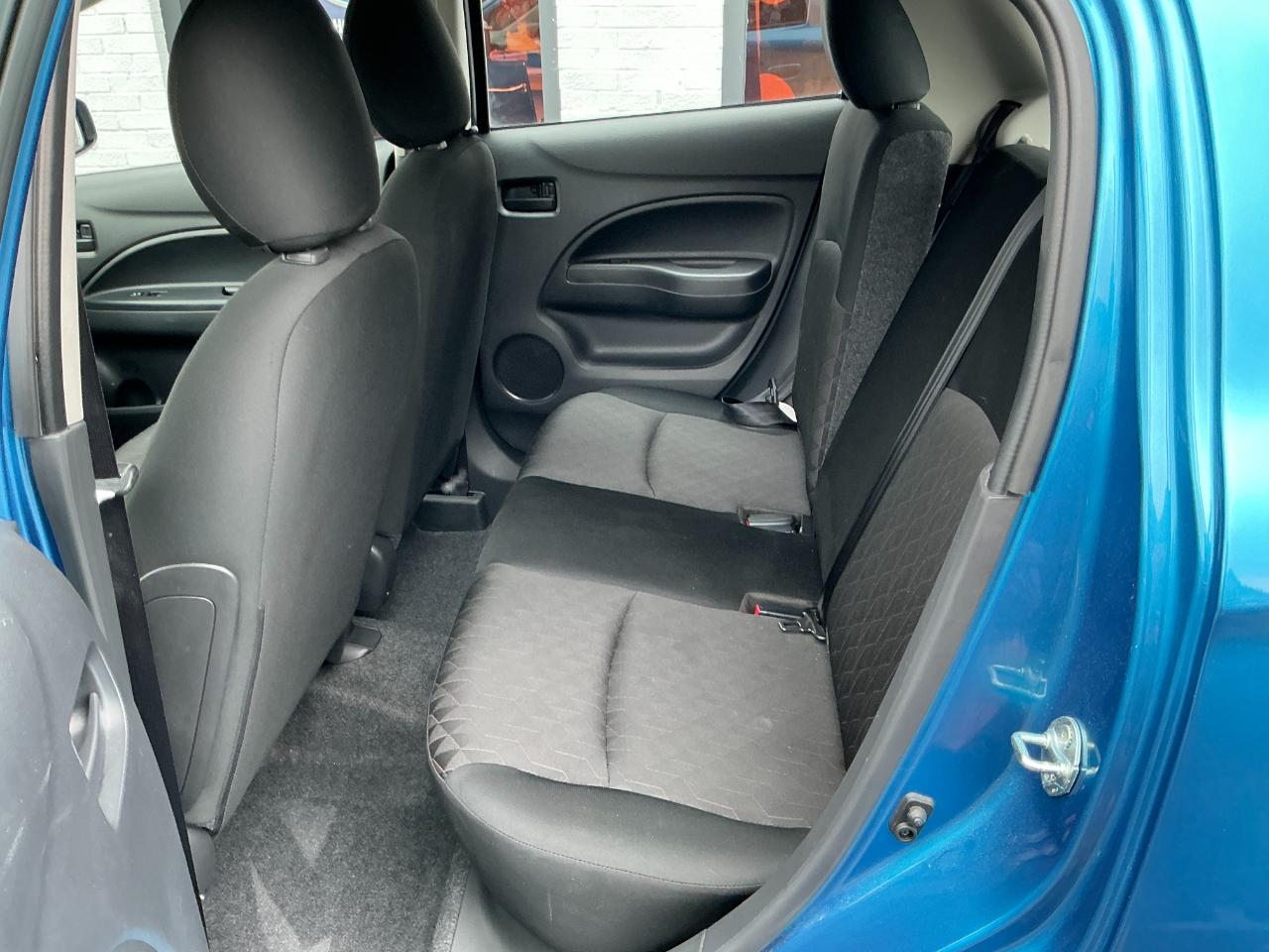 Mitsubishi Mirage ES CVT 2024