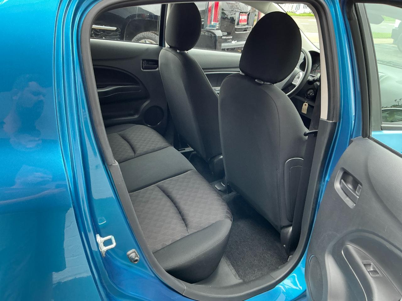 Mitsubishi Mirage ES CVT 2024