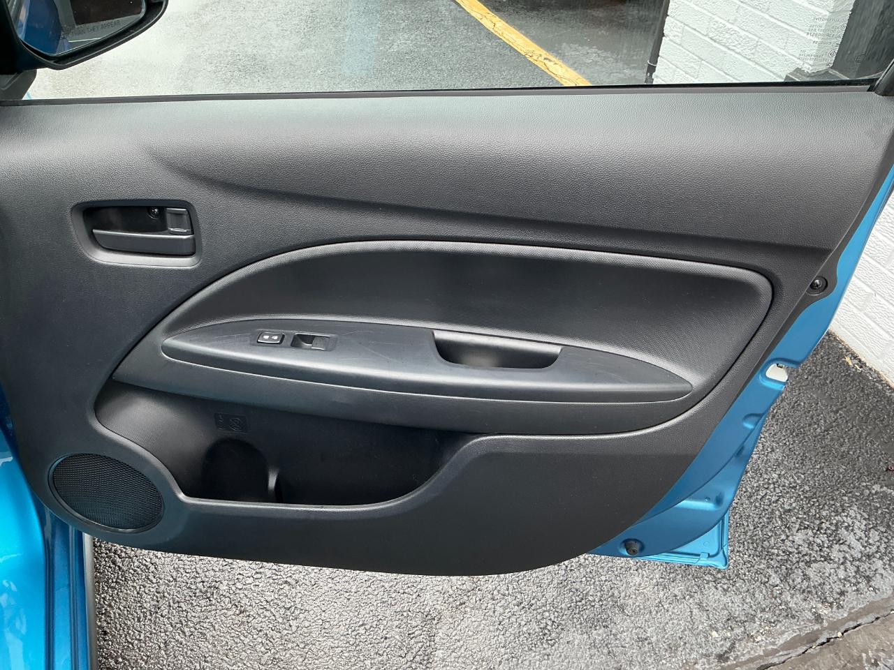 Mitsubishi Mirage ES CVT 2024
