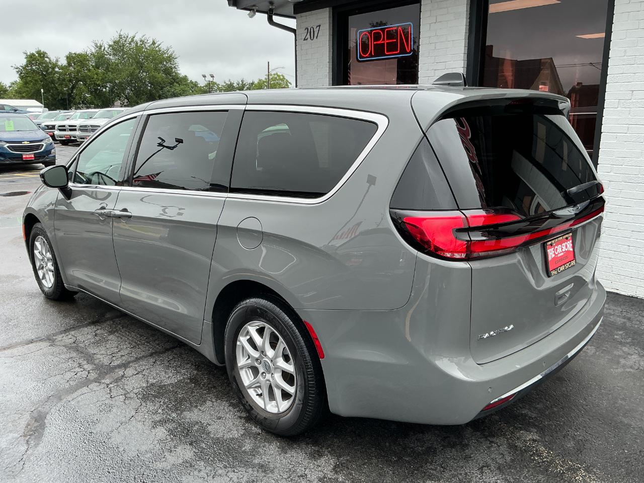 Chrysler Pacifica Select FWD 2025