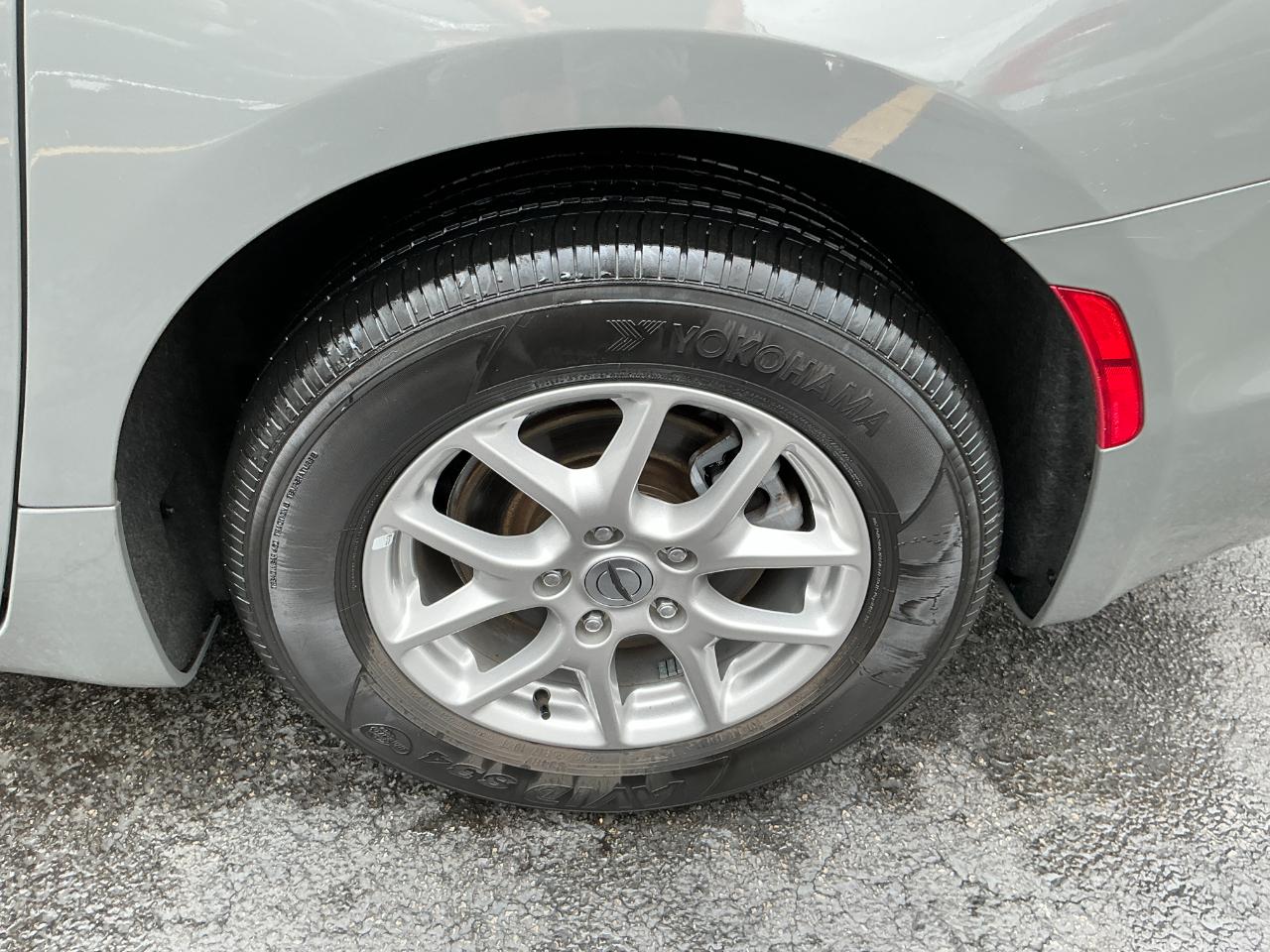 Chrysler Pacifica Select FWD 2025