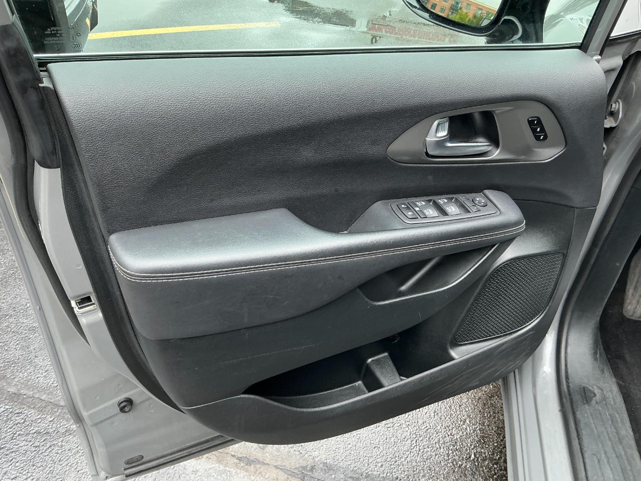 Chrysler Pacifica Select FWD 2025