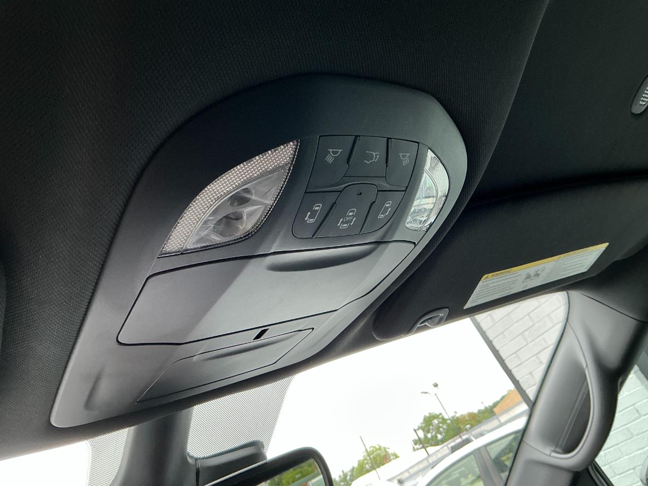 Chrysler Pacifica Select FWD 2025