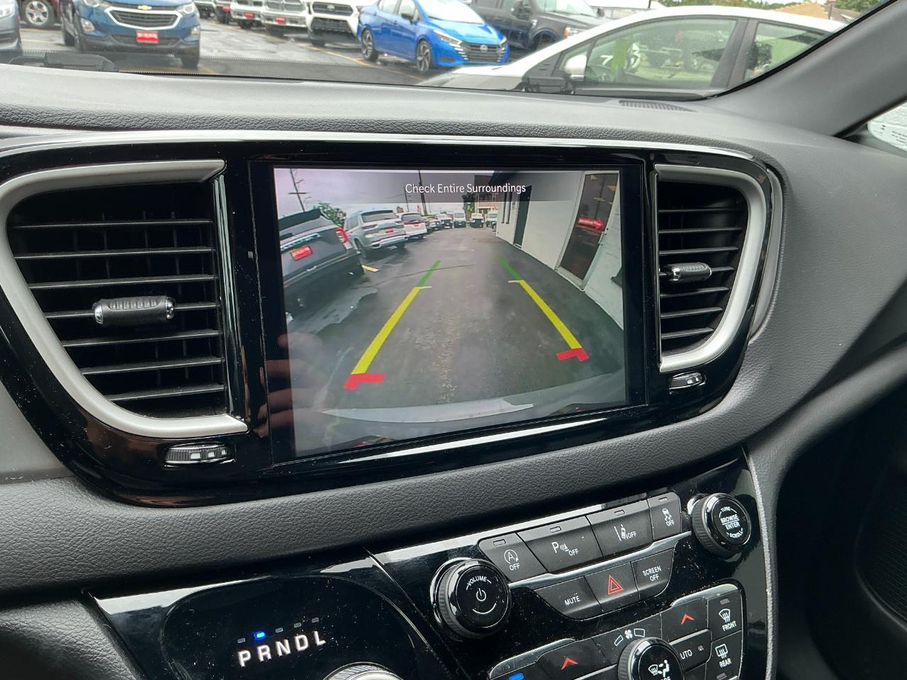 Chrysler Pacifica Select FWD 2025