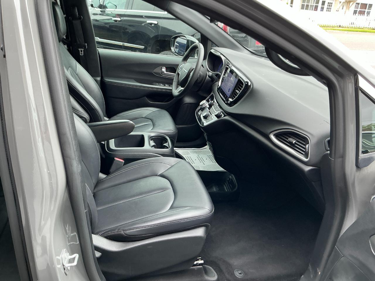 Chrysler Pacifica Select FWD 2025