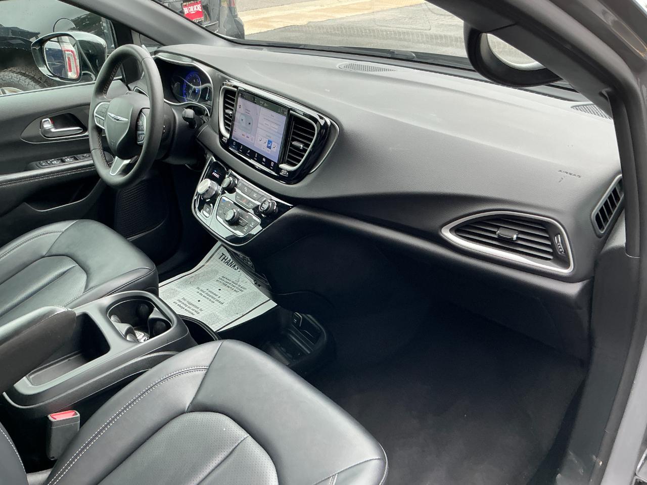 Chrysler Pacifica Select FWD 2025