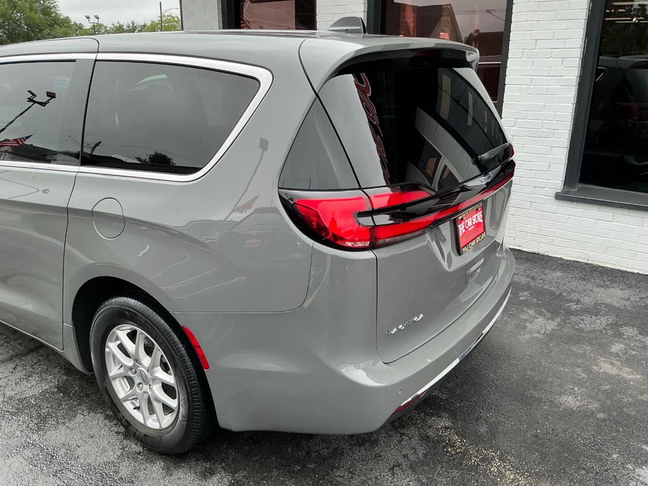 Chrysler Pacifica Select FWD 2025