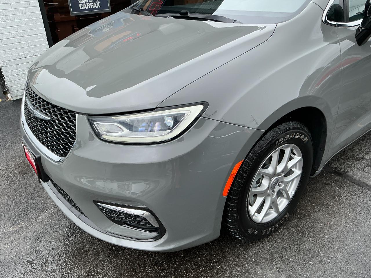 Chrysler Pacifica Select FWD 2025