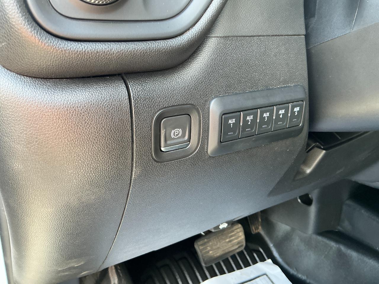 GMC Sierra 2500HD 4WD Crew Cab 159" Pro 2024