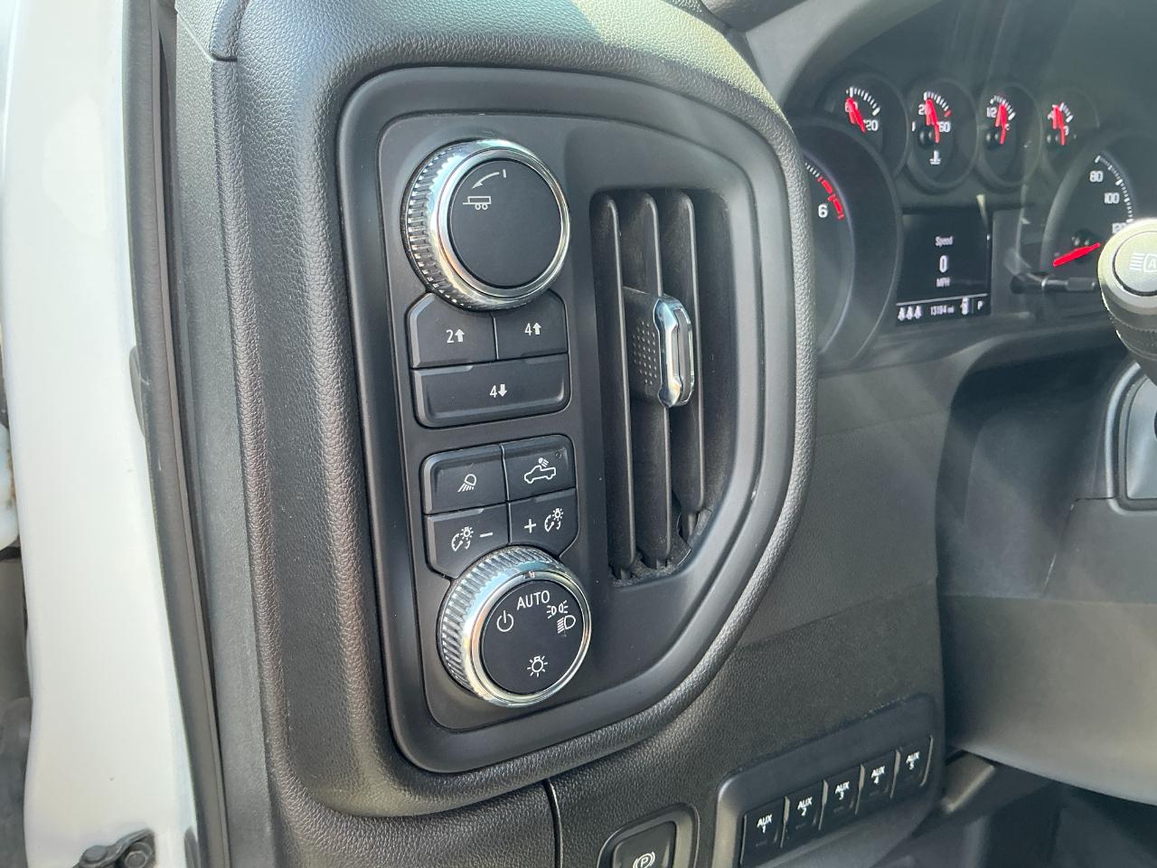 GMC Sierra 2500HD 4WD Crew Cab 159" Pro 2024