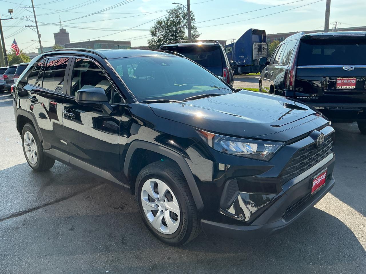 Toyota RAV4 LE FWD (Natl) 2019