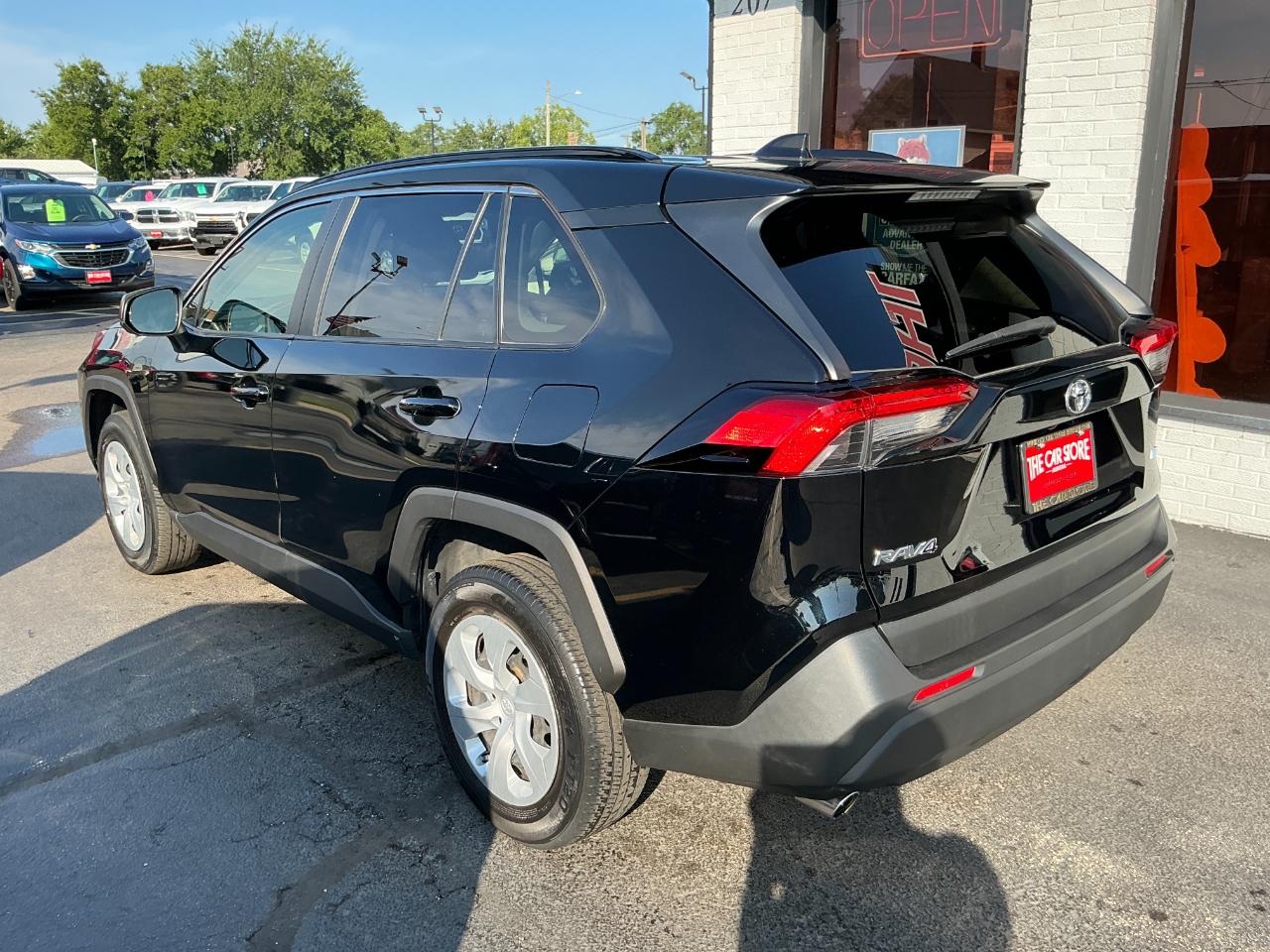 Toyota RAV4 LE FWD (Natl) 2019