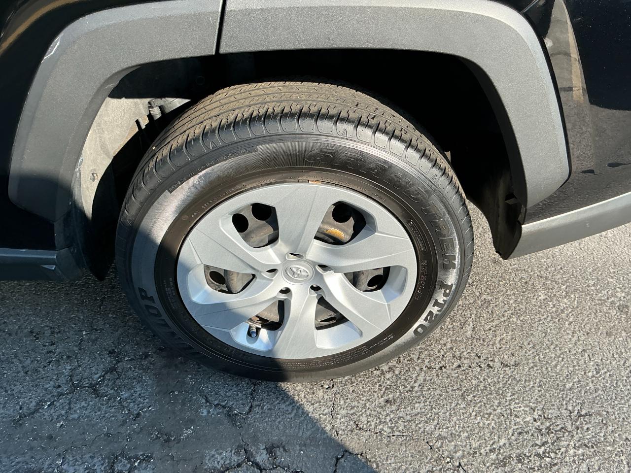 Toyota RAV4 LE FWD (Natl) 2019