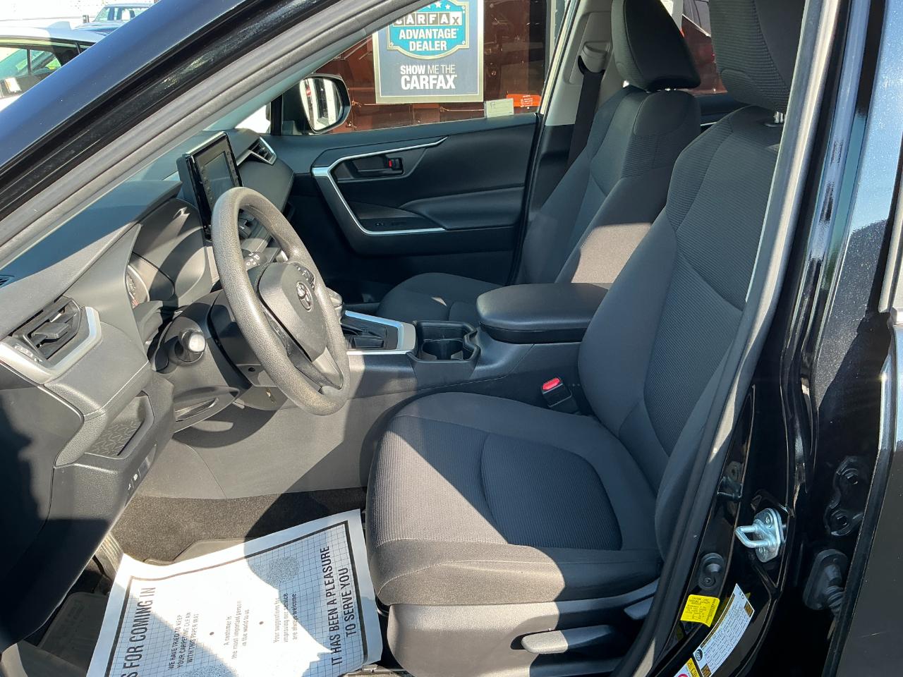 Toyota RAV4 LE FWD (Natl) 2019