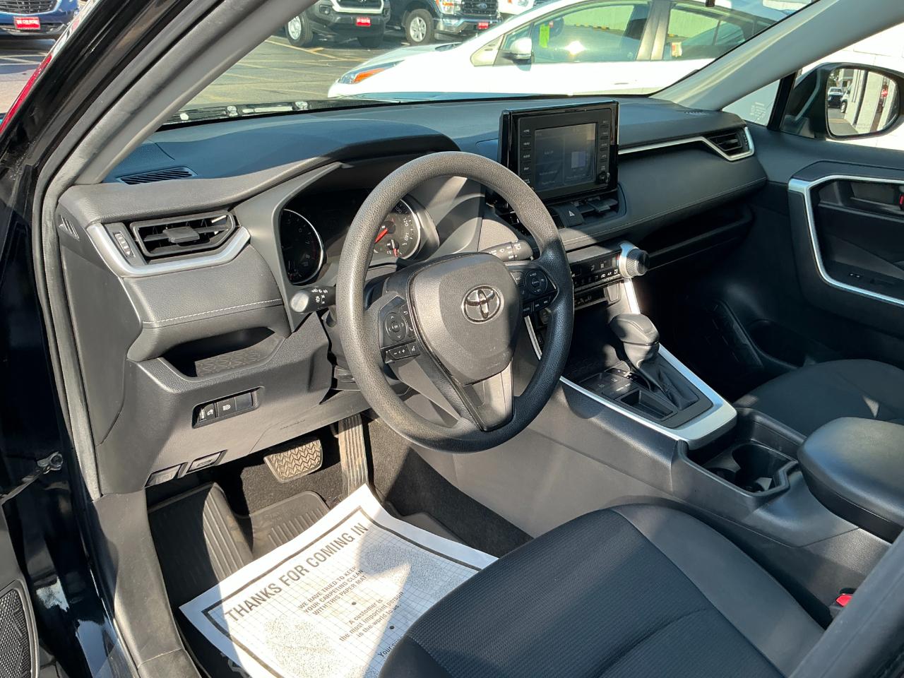Toyota RAV4 LE FWD (Natl) 2019